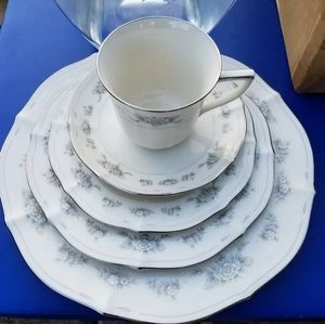 Noritake Southern Lace China, 5 Pc Set, 4 place settings